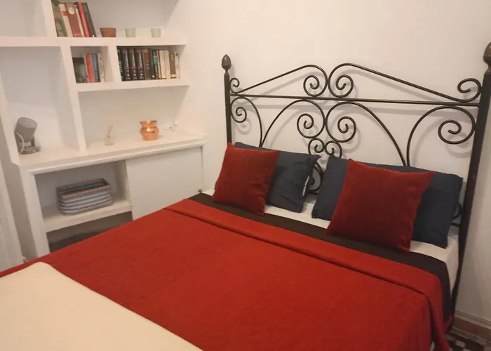 Small Stylish Room With Comfortable Queen-Size Bed In Very Large, Beautifully Decorated Shared Flat In The Historic Centre Of Malaga