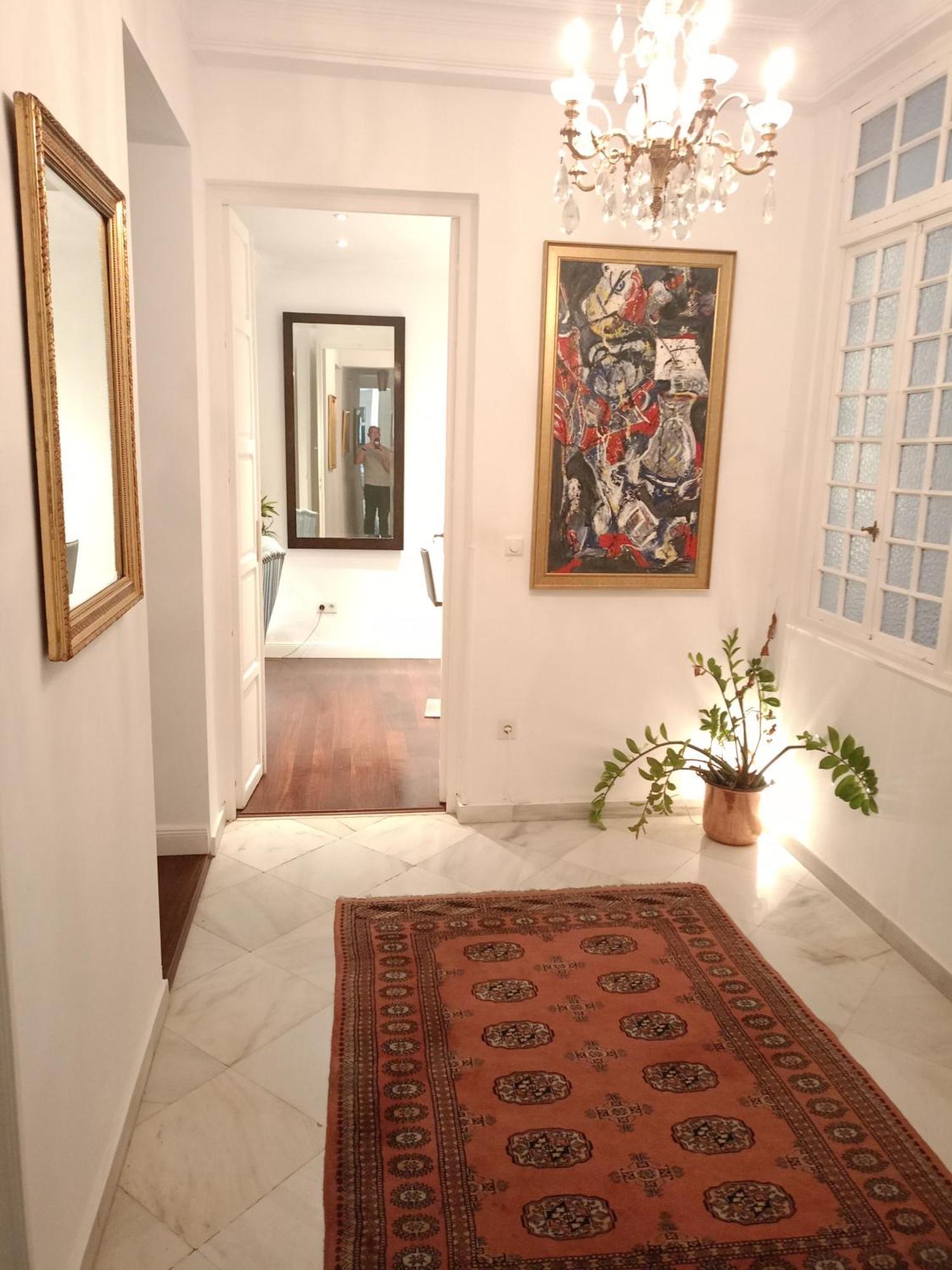 Small Stylish With Comfortable Queen-size Bed In Very Large, Beautifully Decorated Shared Flat In The Historic Centre Of *