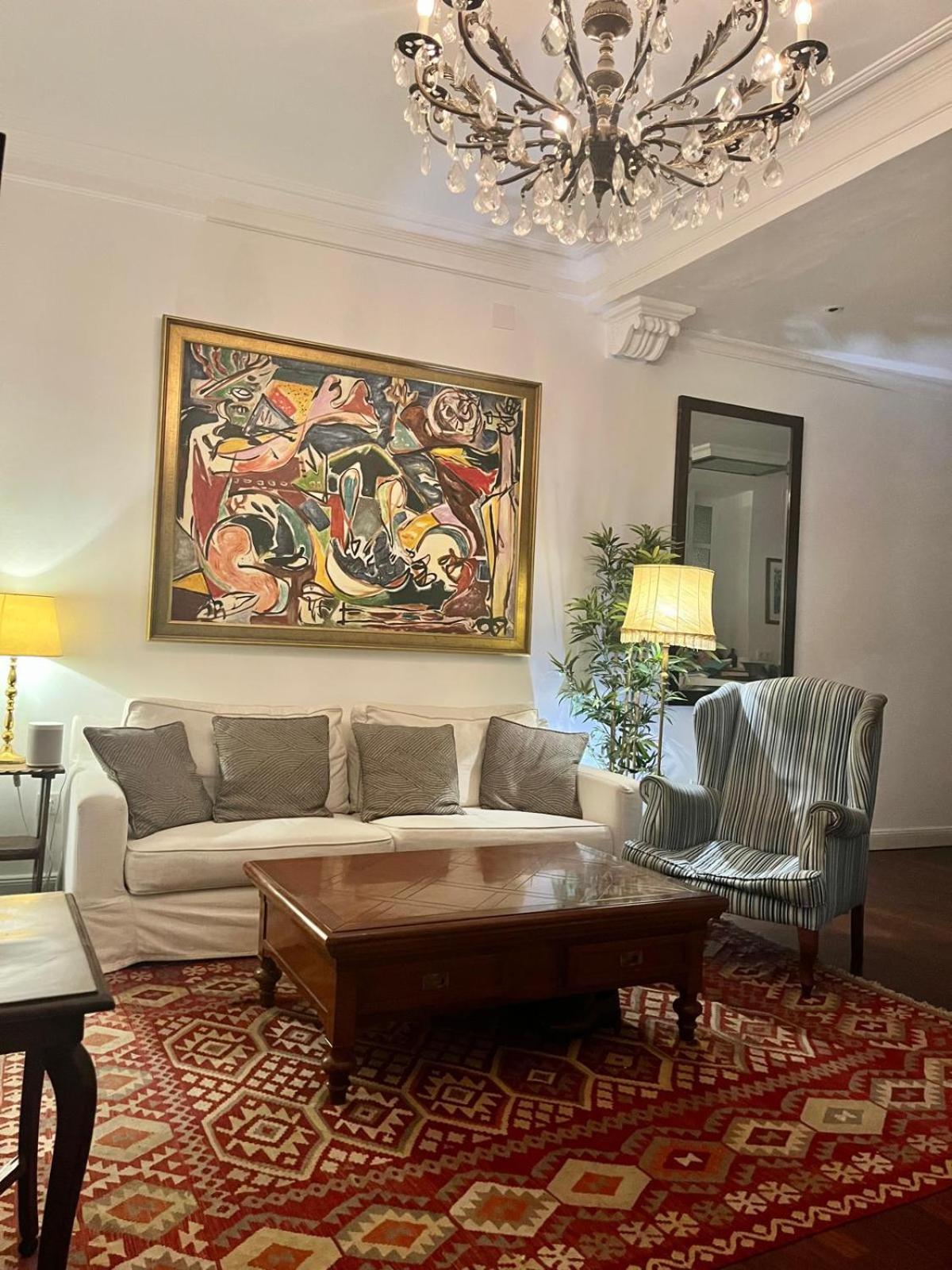 Homestay Small Stylish With Comfortable Queen-size Bed In Very Large, Beautifully Decorated Shared Flat In The Historic Centre Of *