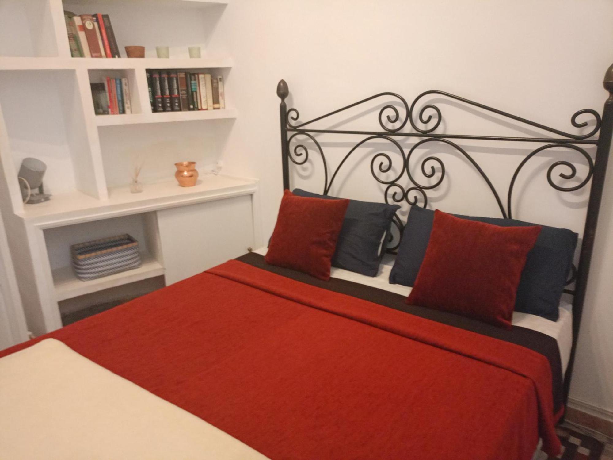 Small Stylish With Comfortable Queen-size Bed In Very Large, Beautifully Decorated Shared Flat In The Historic Centre Of Homestay Malaga
