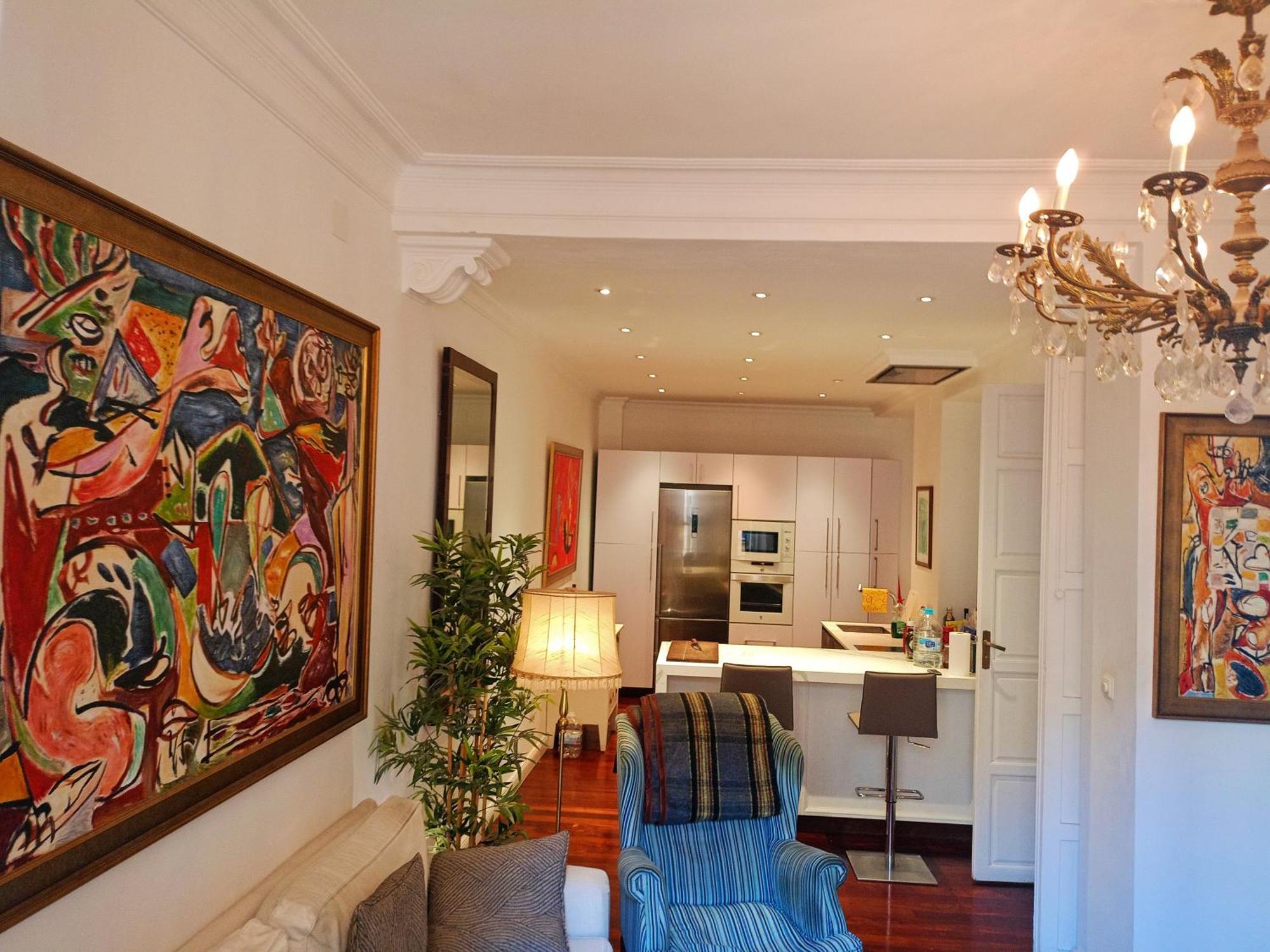 Small Stylish With Comfortable Queen-size Bed In Very Large, Beautifully Decorated Shared Flat In The Historic Centre Of Homestay